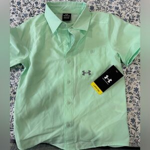 UNDER ARMOUR NEW Boys sun protectant shirt. YS